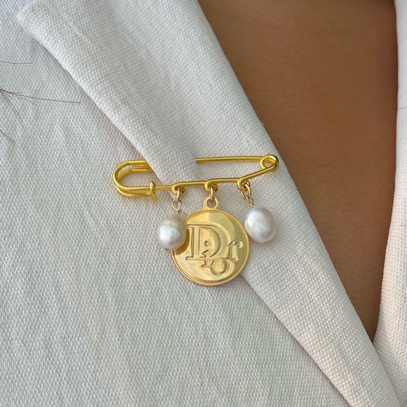 Authentic Dior Repurposed Pearl Brooch - Picture 3 of 4